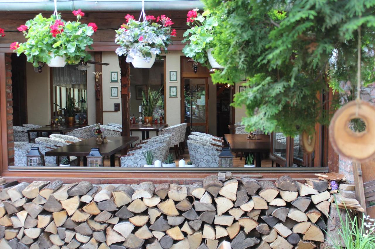 Maria Penzion & Restaurant Trenčín Extérieur photo