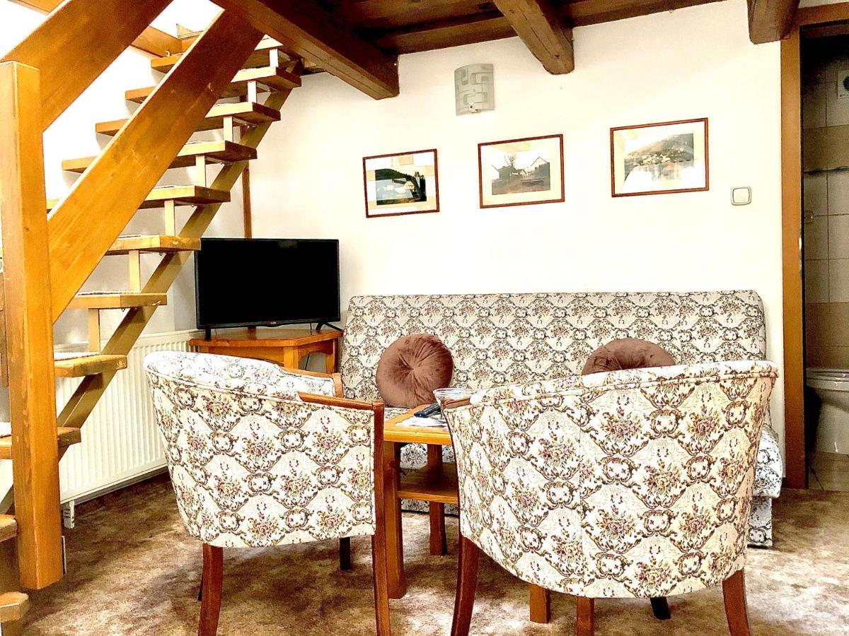 Maria Penzion & Restaurant Trenčín Extérieur photo