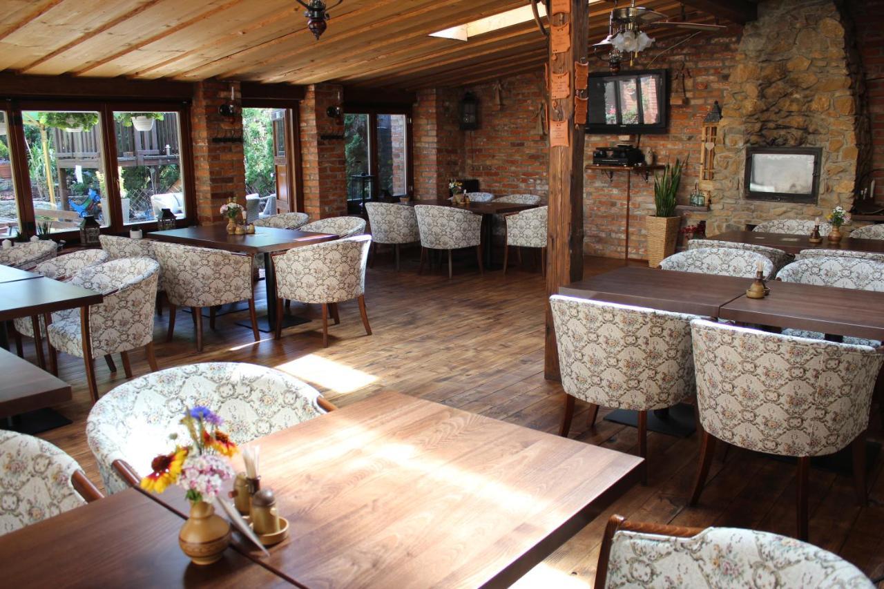 Maria Penzion & Restaurant Trenčín Extérieur photo