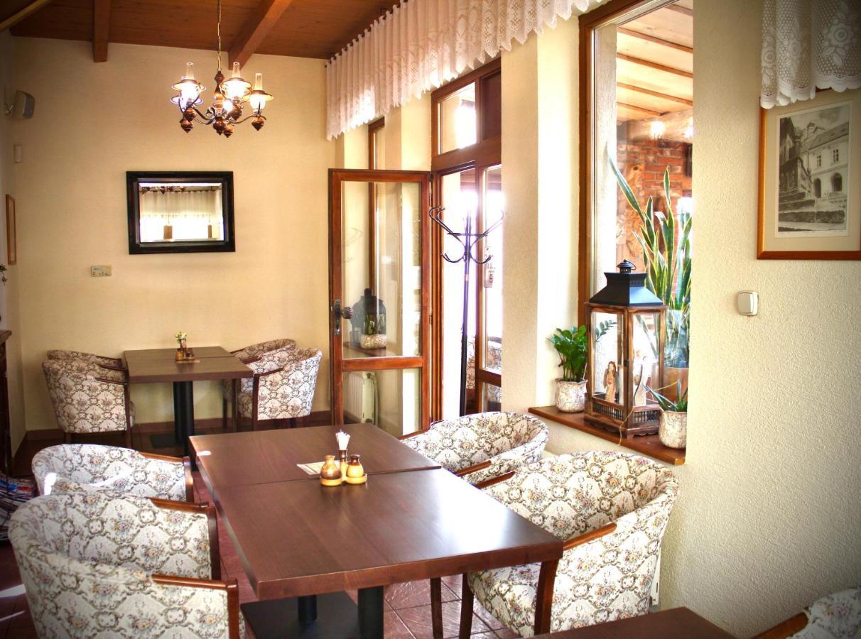Maria Penzion & Restaurant Trenčín Extérieur photo
