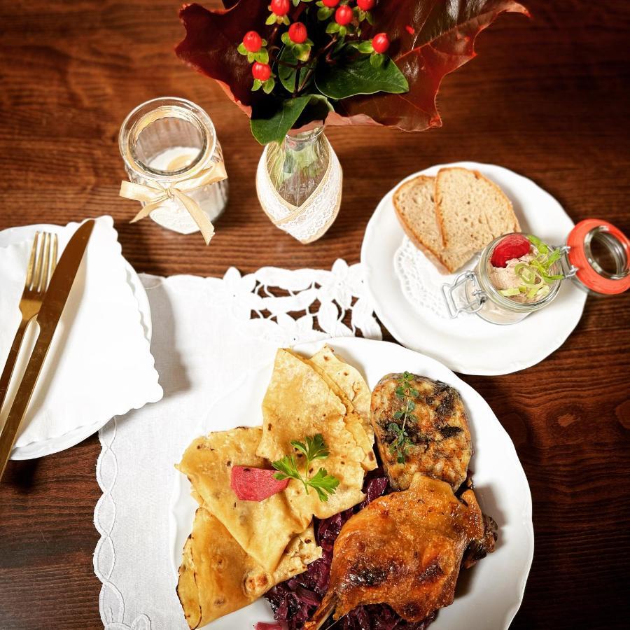 Maria Penzion & Restaurant Trenčín Extérieur photo